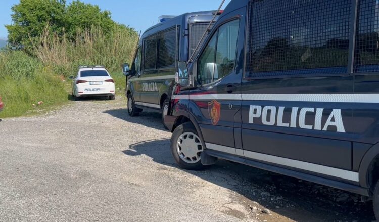 Aksion i policisë në Fushëkuqe, arrestohen dy persona të shpallur në kërkim nga SPAK (Emrat)