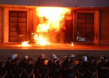 Gjykata e Tiranës liron katër protestues të PD-së, vendos detyrim paraqitje