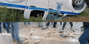 Përshkallëzohen protestat në Greqi/ Fermerët përleshen me policinë, përmbysin makinat dhe gjuajnë me gur