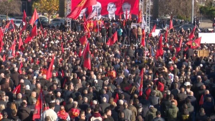 ‘Liria ka emër’, protestë në Shkup për ish-krerët e UÇK! Çlirimtarët duhet të nderohen, jo të gjykohen