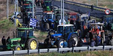 Vazhdon protesta e fermerëve grekë, bllokohet sërish për 3 orë aksi Kakavijë–Janinë