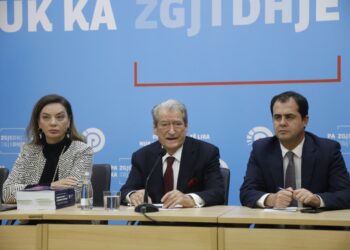 Berisha: Protestuesit inauguruan dje misionin e ri të opozitës për shpëtimin e Shqipërisë