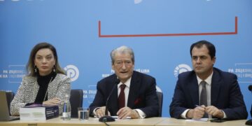 Berisha: Protestuesit inauguruan dje misionin e ri të opozitës për shpëtimin e Shqipërisë