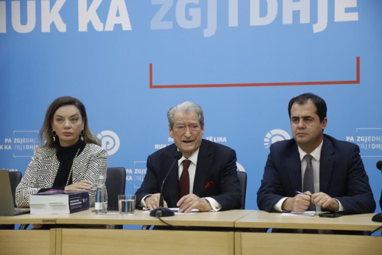 Berisha: Protestuesit inauguruan dje misionin e ri të opozitës për shpëtimin e Shqipërisë