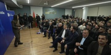 Salianji zhvillon foltore në Shkodër, pritje entuziaste nga demokratët