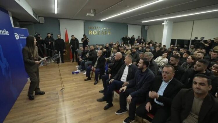 Salianji zhvillon foltore në Shkodër, pritje entuziaste nga demokratët