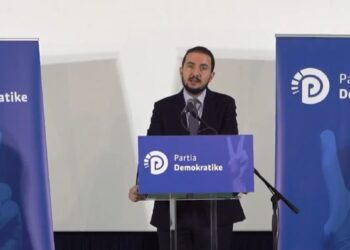 Salianji me demokratët në Gjirokastër: S’mund të rrimë 7 muaj pas zgjedhjeve të ngrohim karriget