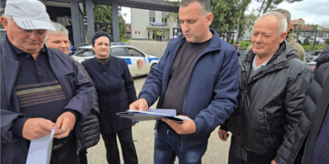 Bashkëshortja e Salillarit ju merr tokat për panele diellore,  protestojnë banorët në Boçovë