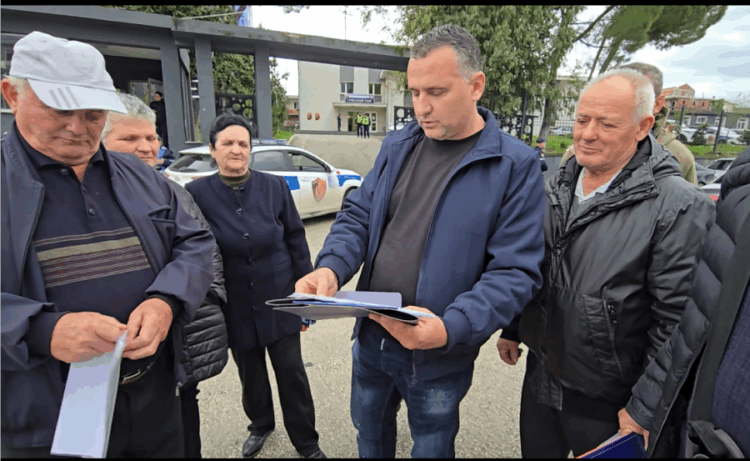 Bashkëshortja e Salillarit ju merr tokat për panele diellore,  protestojnë banorët në Boçovë