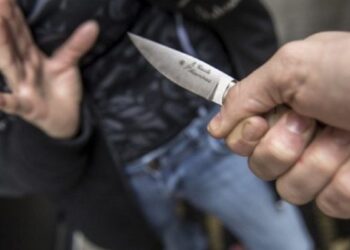 “Pse të kalosh ti i pari”/ Plagosja me thikë e 15-vjeçarit në Sarandë, ja si nisi konflikti mes të miturve