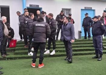 Dhuna në ndeshjen Iliria-Skënderbeu, policia: Një futbollist i plagosur, tre të proceduar