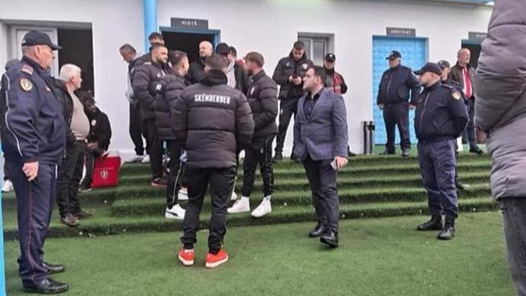 Dhuna në ndeshjen Iliria-Skënderbeu, policia: Një futbollist i plagosur, tre të proceduar