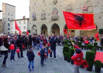 Shqiptarët mbeten komuniteti i dytë më i madh i huaj në Itali, ja sa shtetas jetojnë në vendin fqinj