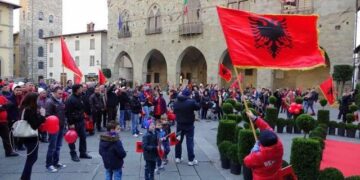 Shqiptarët mbeten komuniteti i dytë më i madh i huaj në Itali, ja sa shtetas jetojnë në vendin fqinj