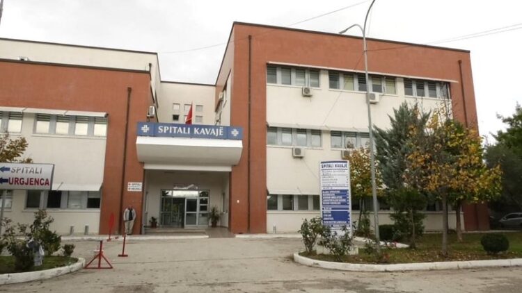 Plagoset me thikë bisnesmeni në Kavajë, arrestohet autori (Emrat)