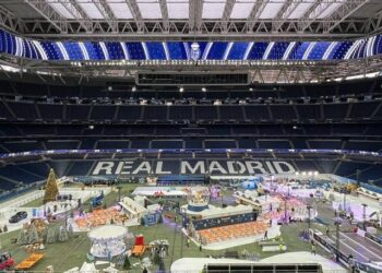 Transformohet “Bernabeu” për festa / Stadiumi i Madridit kthehet në park argëtues me pistë akulli dhe treg gjigant