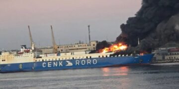 Bombardime në Odesë, shpërthen anije tregtare pas sulmit me dronë dhe raketa