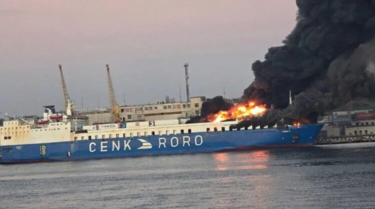 Bombardime në Odesë, shpërthen anije tregtare pas sulmit me dronë dhe raketa