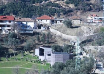 Surrel/ Shpërthim i fuqishëm pranë banesës së kryeministrit Rama, njerëzit vrapojnë të alarmuar në rrugë