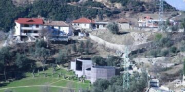 Surrel/ Shpërthim  fuqishëm pranë banesës së kryeministrit Rama, njerëzit vrapojnë të alarmuar në rrugë