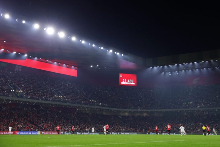 UEFA gjobit sërish Shqipërinë, por FSHF falënderon tifozët: Sjellje shembullore…