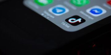 Mbyllja e TikTok, Gjykata Kushtetuese mban anën e qeverisë, pranon shtyrjen e seancës për në shkurt