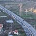 Kaos në aksin Tiranë-Elbasan, qindra qytetarë mbeten në trafikun kilometrik
