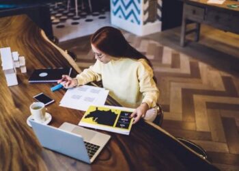 U pushua nga puna sepse shkonte shumë herët në punë, rasti që ka ndezur debat në Spanjë