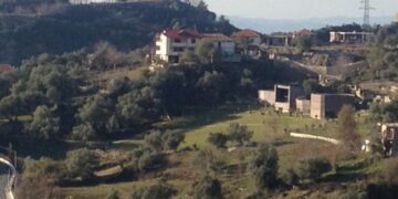 Surrel/ Shpërthim i fuqishëm pranë banesës së kryeministrit Rama, njerëzit vrapojnë të alarmuar në rrugë