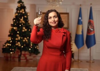 Osmani uron qytetarët për Vitin e Ri: Le të jetë viti 2026 një vit suksesi për ju dhe Kosovën tonë