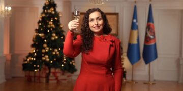 Osmani uron qytetarët për Vitin e Ri: Le të jetë viti 2026 një vit suksesi për ju dhe Kosovën tonë