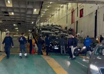 Porti i Vlorës në ritme festive, nis vala e parë e pasagjerëve