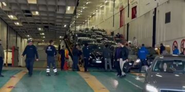 Porti i Vlorës në ritme festive, nis vala e parë e pasagjerëve