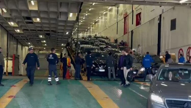 Porti i Vlorës në ritme festive, nis vala e parë e pasagjerëve