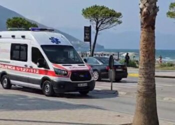 Po vendoste banderola, goditet nga rryma elektrike, dërgohet me urgjencë në spital 22-vjeçari