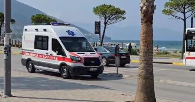 Po vendoste banderola, goditet nga rryma elektrike, dërgohet me urgjencë në spital 22-vjeçari