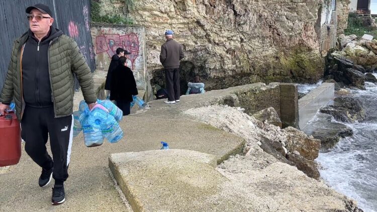Vlora pa ujë për të pestën ditë radhazi, defekti në tubin kryesor nuk është zgjidhur ende
