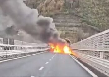 Grabitje si në filma: Banda bllokon autostradën, zhduk 2 milionë euro!