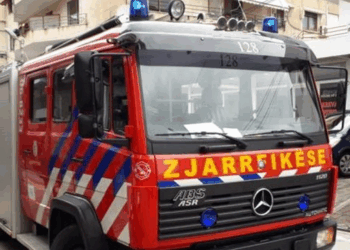 Zjarr në magazinë bimësh medicinale në Bajzë