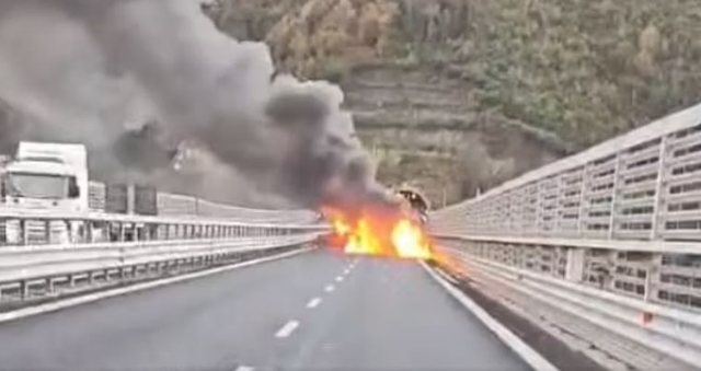 Grabitje si në filma: Banda bllokon autostradën, zhduk 2 milionë euro!