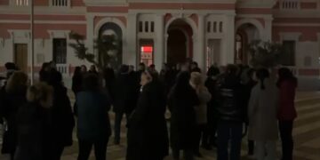 “Brenda 3 ditëve largohuni”, tregtarët e tregut industrial në Vlorë dalin në protestë