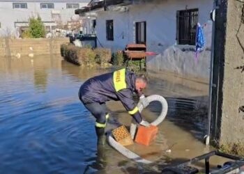 Dita e gjashtë e përmbytjeve në Durrës, situatë e vështirë për banorët edhe pas ndërprerjes së reshjeve