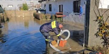 Dita e gjashtë e përmbytjeve në Durrës, situatë e vështirë për banorët edhe pas ndërprerjes së reshjeve