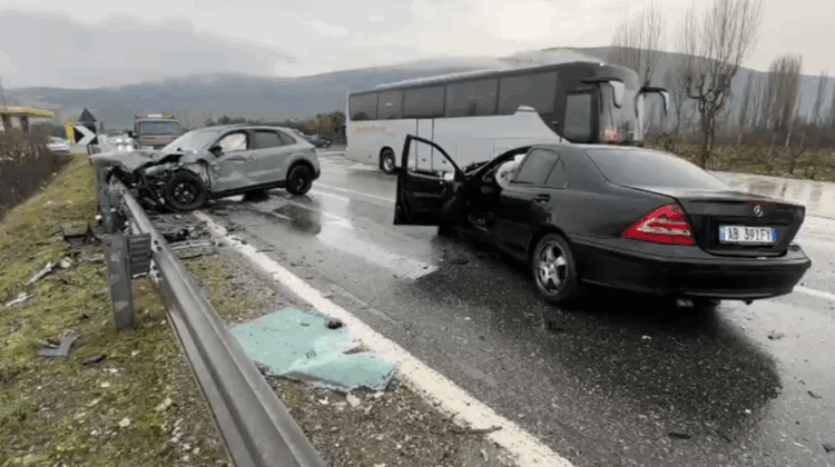 Tragjedi në Lezhë–Shkodër: Aksident fatal, humbin jetën burrë e grua