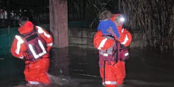 Situatë emergjente, evakuimi i banorëve në Kuçovë e Dimal vijoi edhe gjatë natës