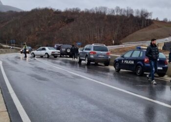Dy automjete përplasen në aksin Peshkopi–Maqellarë, tre persona të plagosur
