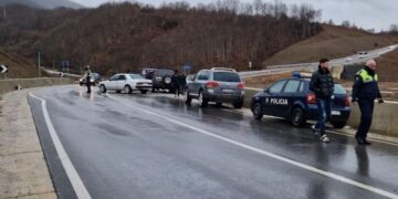 Dy automjete përplasen në aksin Peshkopi–Maqellarë, tre persona të plagosur