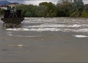 Alarm për përmbytje! IGJEUM paralajmëron reshje intensive dhe prurje të rrezikshme