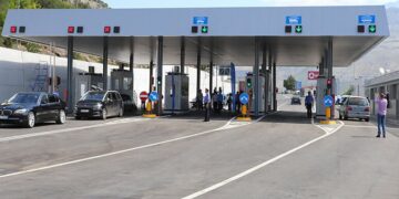 Protesta e kamionistëve në Mal të Zi bllokon Hanin e Hotit, ndalet kalimi i mjeteve të rënda nga Shqipëria