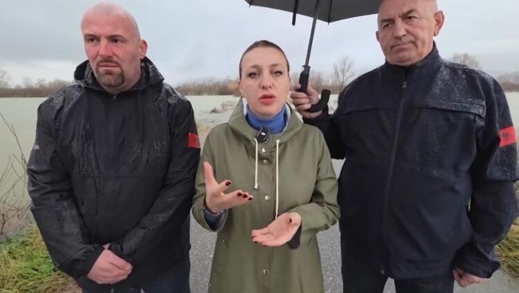 Holta, prefektja e Shkodrës në terren: E pamundur lëvizja në Obot me mjete të vogla